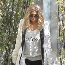 Exclu - La chanteuse Fergie (enceinte) et Josh Duhamel quittent leur domicile pour se rendre à la soirée Giorgio Armani du festival Paris Photo à Los Angeles, le 25 avril 2013.