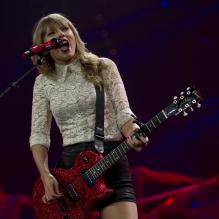 Taylor Swift en concert à Lexington avec le Red Tour le 27 avril 2013.