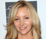  Lisa Kudrow à la soirée de charité "An Unforgettable Evening Benefiting" qui récoltait des fonds pour la fondation EIF et la recherche contre le cancer. A Los Angeles le 2 mai 2013. 