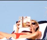 Claire Danes et Hugh Dancy en amoureux sur une plage italienne