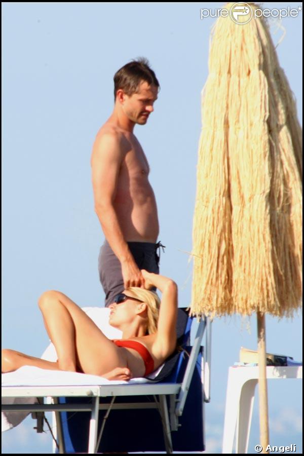 Claire Danes et Hugh Dancy en amoureux sur une plage italienne