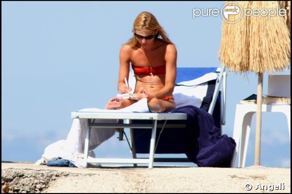 Claire Danes et Hugh Dancy en amoureux sur une plage italienne