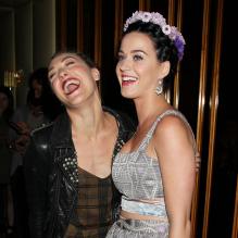 Mia Moretti et Katy Perry complices à l'after-party Gatsby le Magnifique au Standard Hotel de New York le 5 mai 2013.