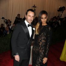 Tom Ford et Joan Smalls au Metropolitan Museum of Art pour le gala annuel du Costume Institute orchestré par la rédactrice en chef du magazine Vogue US et directrice artistique du groupe Condé Nast Anna Wintour. La soirée avait pour thème "Chaos to couture exhibition". A New York, le 6 mai 2013. <br /><br /><br />
