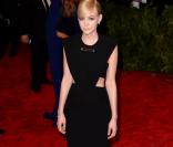 Carey Mulligan au Metropolitan Museum of Art pour le gala annuel du Costume Institute orchestré par la rédactrice en chef du magazine Vogue US et directrice artistique du groupe Condé Nast Anna Wintour. La soirée avait pour thème "Chaos to couture exhibition". A New York, le 6 mai 2013.    