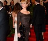 Renée Zellweger au Metropolitan Museum of Art pour le gala annuel du Costume Institute orchestré par la rédactrice en chef du magazine Vogue US et directrice artistique du groupe Condé Nast Anna Wintour. La soirée avait pour thème "Chaos to couture exhibition". A New York, le 6 mai 2013.    