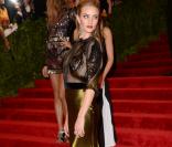 Rosie Huntington-Whiteley au Metropolitan Museum of Art pour le gala annuel du Costume Institute orchestré par la rédactrice en chef du magazine Vogue US et directrice artistique du groupe Condé Nast Anna Wintour. La soirée avait pour thème "Chaos to couture exhibition". A New York, le 6 mai 2013.    