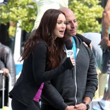 Megan Fox interroge Will Arnett sur le tournage de Tortues Ninja dans le Midtown, New York, le 7 mai 2013.