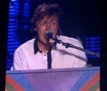 Paul McCartney : Une nuée de sauterelles s'invite à son concert... et y reste