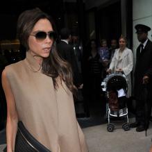 Victoria Beckham est allée déjeuner chez Barney's avant de se rendre chez Balenciaga et Prada
