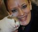 Kelly Bochenko soigne les chats : 'On me demande si je suis nue sous ma blouse'