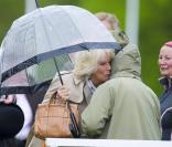 Elizabeth II et Camilla, la bise : Complices comme jamais au Windsor Horse Show