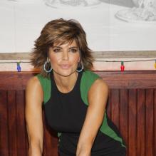Lisa Rinna a laissé ses empreintes au restaurant Buca di Beppo à New York. Elles ont été réalisées avec de la sauce tomate. Le 13 mai 2013.