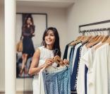 Freida Pinto : Shopping chic entre deux montées des marches à Cannes