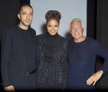 Janet Jackson et son mari Wissam Al Mana posent avec Giorgio Armani lors du défilé Giorgio Armani à la Fashion Week de Milan, le 25 février 2013.