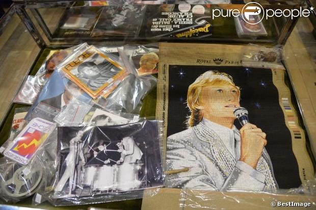 La vente aux enchères des objets personnels de Claude François, qui a eu lieu à l'hôtel Drouot à Paris, le 25 mai 2013, a totalisé 213 600 euros.