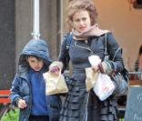 Helena Bonham Carter : L'actrice et son fils succombent aux gourmandises