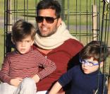 Ricky Martin et ses jumeaux : Un papa attentionné et complice !