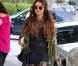  A copier : l'allure bohème de Vanessa Hudgens avec ses lunettes de soleil rondes style hippie  