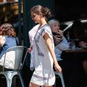Katie Holmes : Fraîche et estivale à New York, sans Suri, elle rayonne !