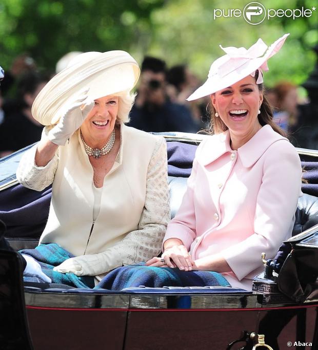 CASA REAL BRITÁNICA - Página 98 1156647-the-duchess-of-cornwall-left-and-the-620x0-1