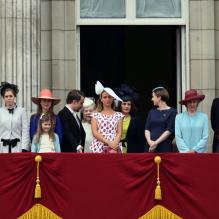 <p>La famille royale britannique au balcon de Buckingham Palace pour le final de la parade militaire Trooping the Colour le 15 juin 2013 à Londres en l'honneur de l'anniversaire officiel de la monarque, Elizabeth II. Il s'agissait de la dernière apparition publique officielle de Kate Middleton, duchesse de Cambridge, avant d'accoucher en juillet de son premier enfant.</p>