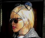 Rihanna troque son sourire contre des oreilles de chat