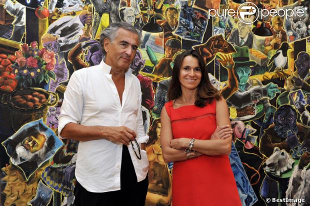 Bernard-Henri Lévy et la ministre de la Culture Aurélie Filippetti visitant l'exposition "Les Aventures de la Vérité, peinture et philosophie : récit", qui est installée du 29 juin au 11 novembre au sein de la Fondation Maeght et dont le commissaire est le philosophe et écrivain francais Bernard-Henri Lévy, à Saint-Paul-de-Vence. Photo prise le 27 juillet 2013