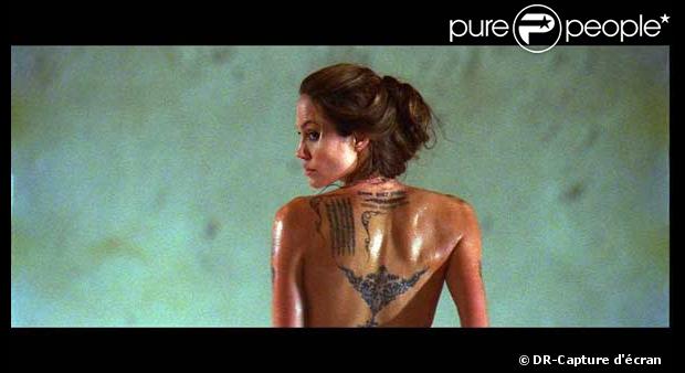 Voici les très belles fesses tatouées d'Angelina Jolie !