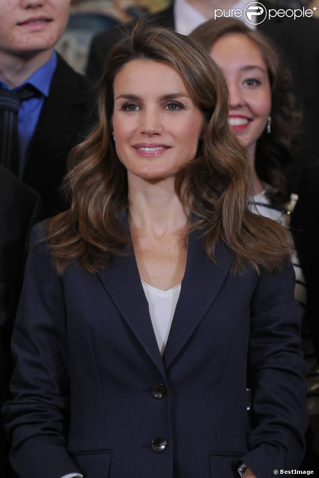 AGENDA PERSONAL DE LA PRINCESA LETIZIA - Página 16 1249276-la-princesse-letizia-d-espagne-recoit-620x0-1