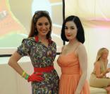 Kelly Brook et Dita von Teese