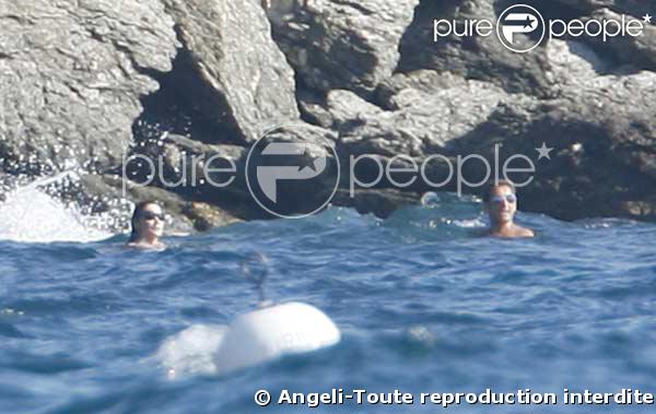 Carla et Nicolas Sarkozy : pause baignade
