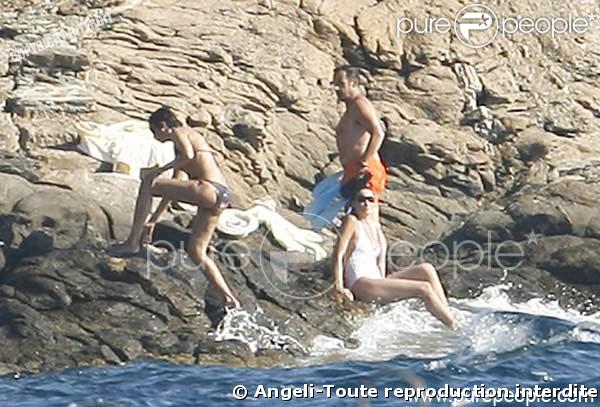 Carla et Nicolas Sarkozy : pause baignade