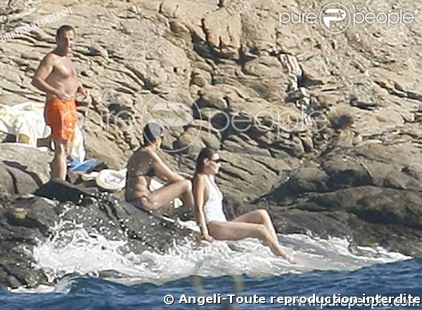 Carla et Nicolas Sarkozy : pause baignade