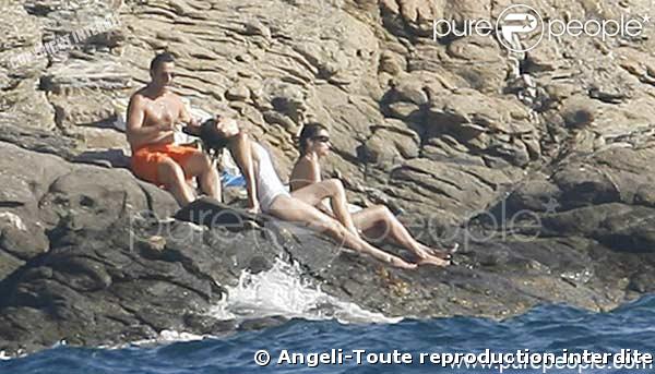 Carla et Nicolas Sarkozy : pause baignade