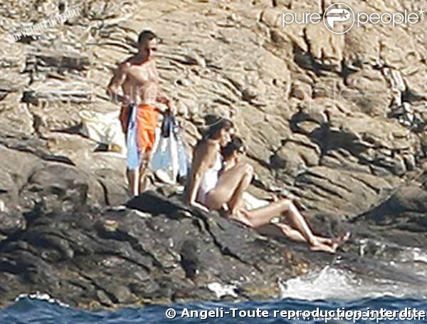 Carla et Nicolas Sarkozy : pause baignade