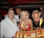 Soirée d'anniversaire de Massimo Gargia : Monica Bacardy et Massimo soufflent leurs bougies