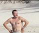 PHOTOS : Quand Jean Reno fait le 'kakou' sur le sable de Saint-Barth' !