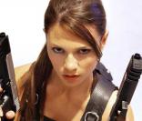 Lara Croft incarné par Alison Carroll