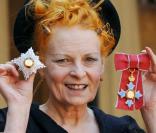 Vivienne Westwood decoree de la croix Prince de Galles en 2006