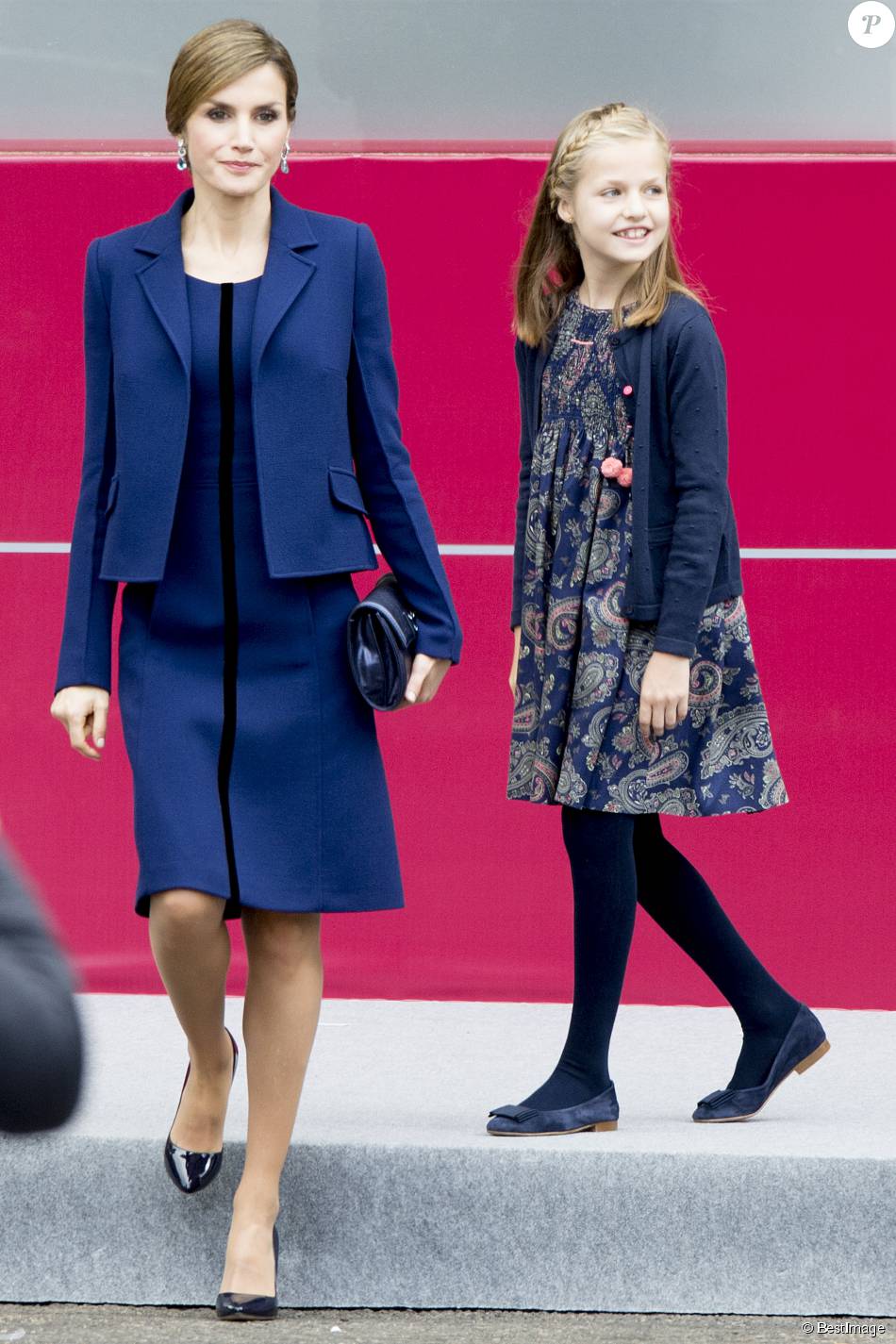 AGENDA DE SM. REYES FELIPE y LETIZIA  - Página 89 1961907-la-reine-letizia-et-le-roi-felipe-vi-950x0-2