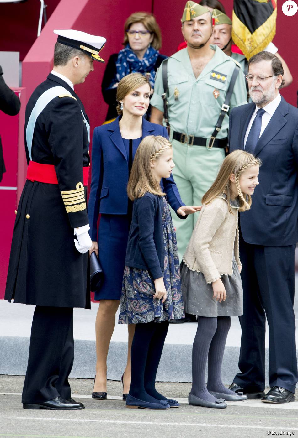 AGENDA DE SM. REYES FELIPE y LETIZIA  - Página 89 1961922-leonor-et-sofia-rieuses-devant-le-950x0-3