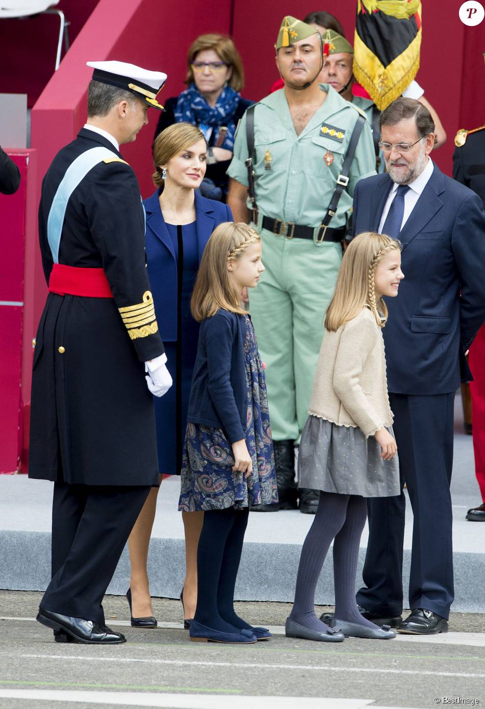 AGENDA DE SM. REYES FELIPE y LETIZIA  - Página 89 1961923-la-reine-letizia-et-le-roi-felipe-vi-950x0-2