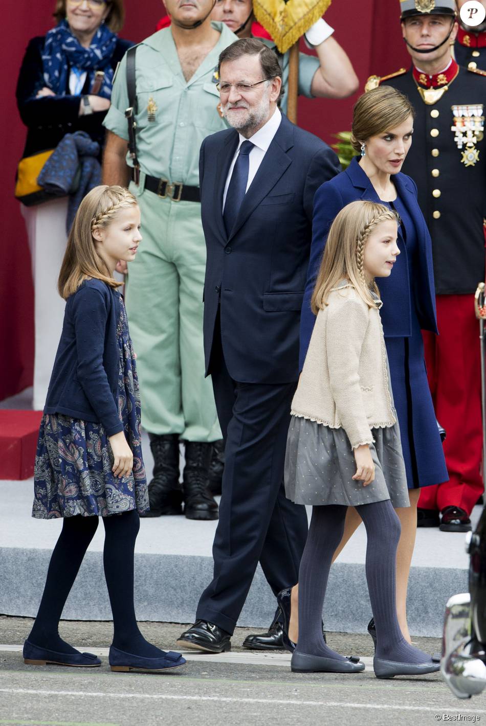 AGENDA DE SM. REYES FELIPE y LETIZIA  - Página 89 1961924-la-reine-letizia-et-le-roi-felipe-vi-950x0-2