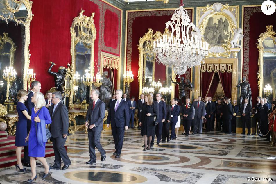 AGENDA DE SM. REYES FELIPE y LETIZIA  - Página 89 1962078-le-roi-felipe-vi-et-la-reine-letizia-950x0-1