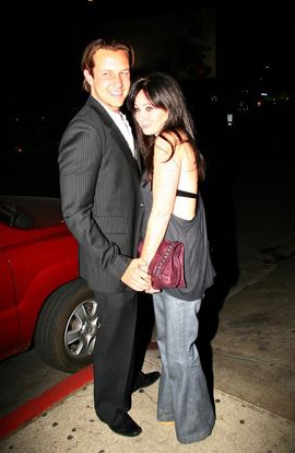 Shannen Doherty et un homme mystérieux