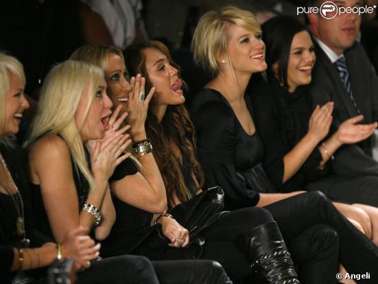 Miley Cyrus et ses copines au défile Audigier