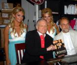 Hugh Hefner et les jumelles Shannon