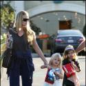 REPORTAGE PHOTOS : Denise Richards apaisée avec ses deux têtes blondes !