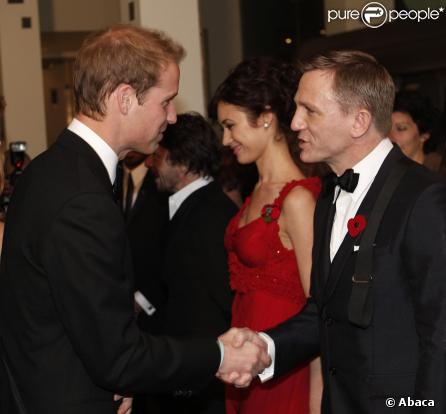 Le Prince William a fait rougir Olga Kurylenko; ici avec Daniel Craig